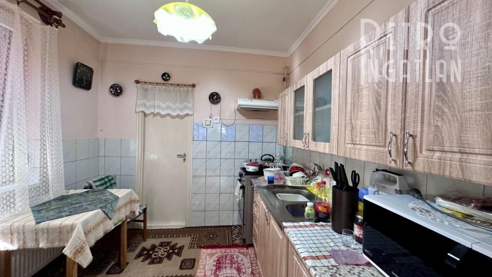 MAĎARSKO - SZENDRO  4 IZBOVÝ RODINNÝ DOM NA KĽUDNOM MIESTE