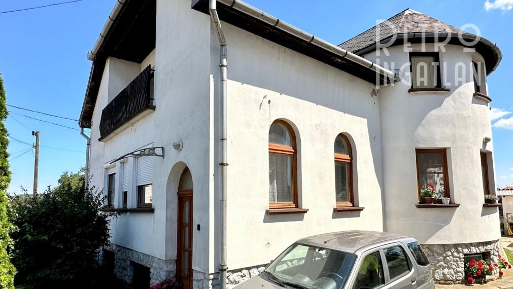 MAĎARSKO - SZENDRO PEKNÝ 5 IZBOVÝ RODINNÝ DOM S 2 BYTOVÝMI JEDNOTKAMI, S TERASOU A GARÁŽOU