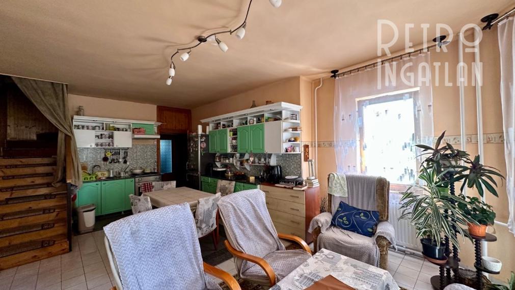 MAĎARSKO - SZENDRO PEKNÝ 5 IZBOVÝ RODINNÝ DOM S 2 BYTOVÝMI JEDNOTKAMI, S TERASOU A GARÁŽOU