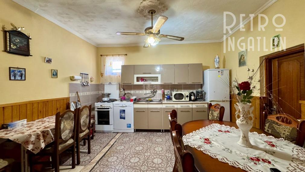 MAĎARSKO - ENCS  5 IZBOVÝ POSCHODOVÝ DOM + 2 IZBOVÝ DOM, ZÁHRADA.