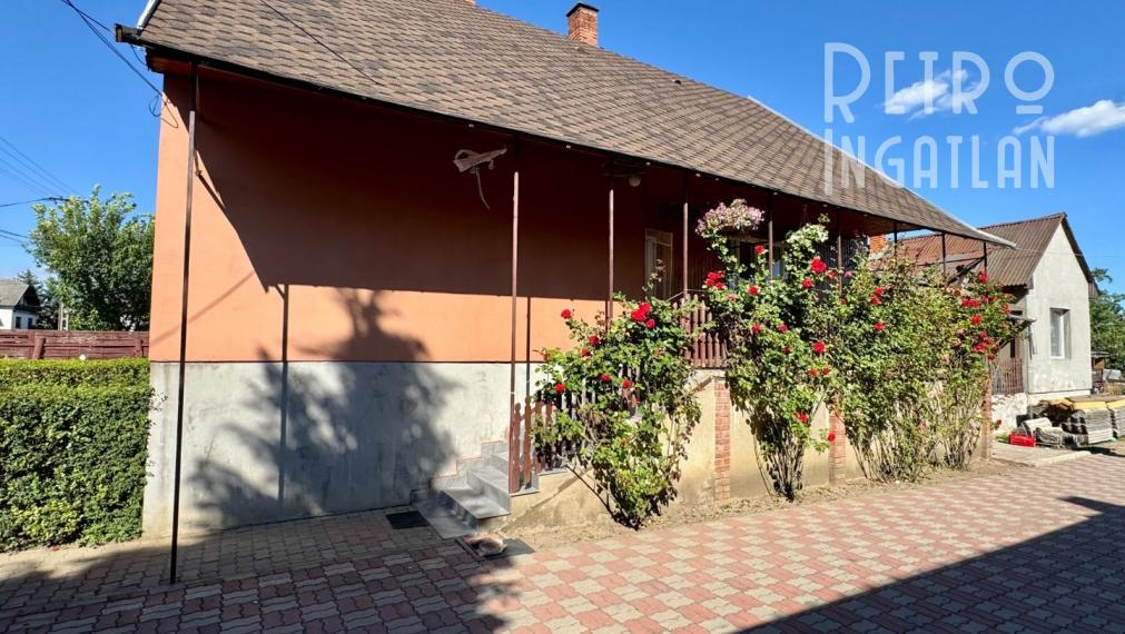 MAĎARSKO - ENCS  5 IZBOVÝ POSCHODOVÝ DOM + 2 IZBOVÝ DOM, ZÁHRADA.
