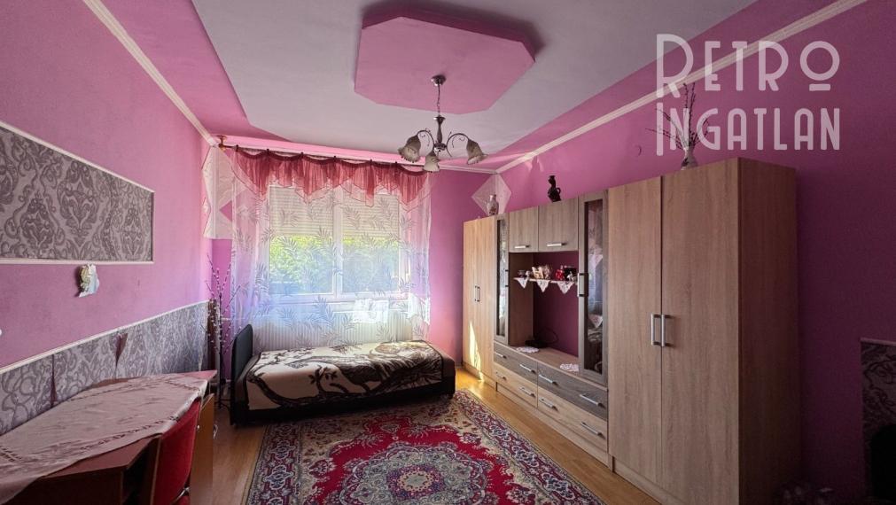 MAĎARSKO - ENCS  5 IZBOVÝ POSCHODOVÝ DOM + 2 IZBOVÝ DOM, ZÁHRADA.