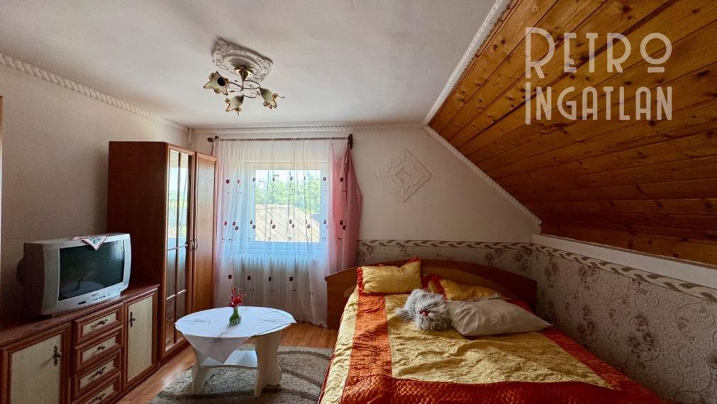 MAĎARSKO - ENCS  5 IZBOVÝ POSCHODOVÝ DOM + 2 IZBOVÝ DOM, ZÁHRADA.