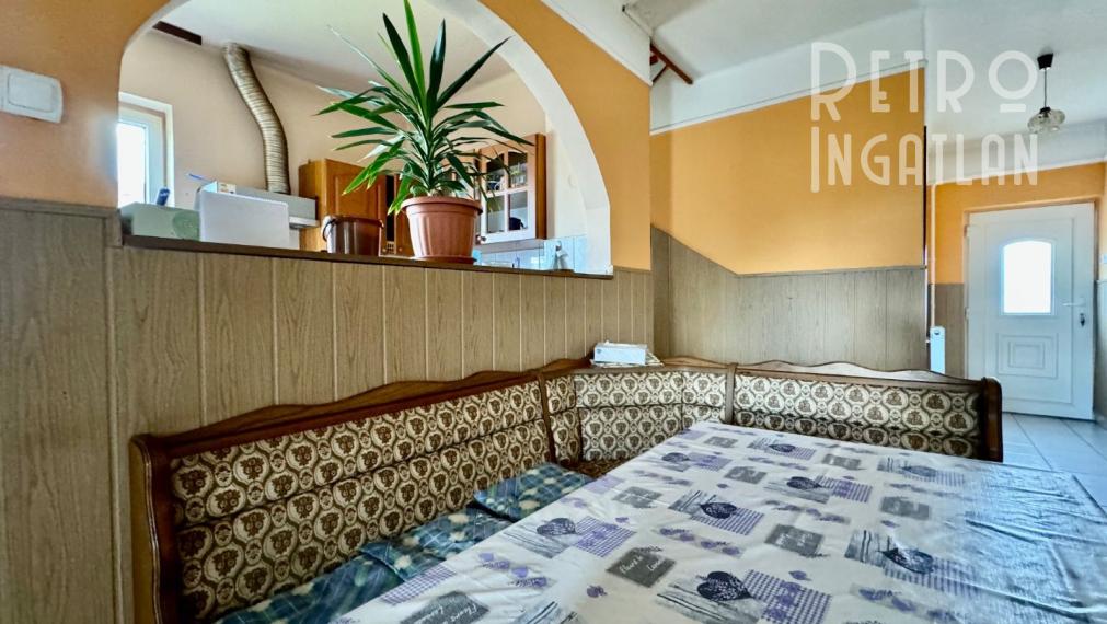 MAĎARSKO - MÉRA  5 IZBOVÝ POSCHODOVÝ RODINNÝ DOM S VEĽKÝM POZEMKOM 1080 M2.