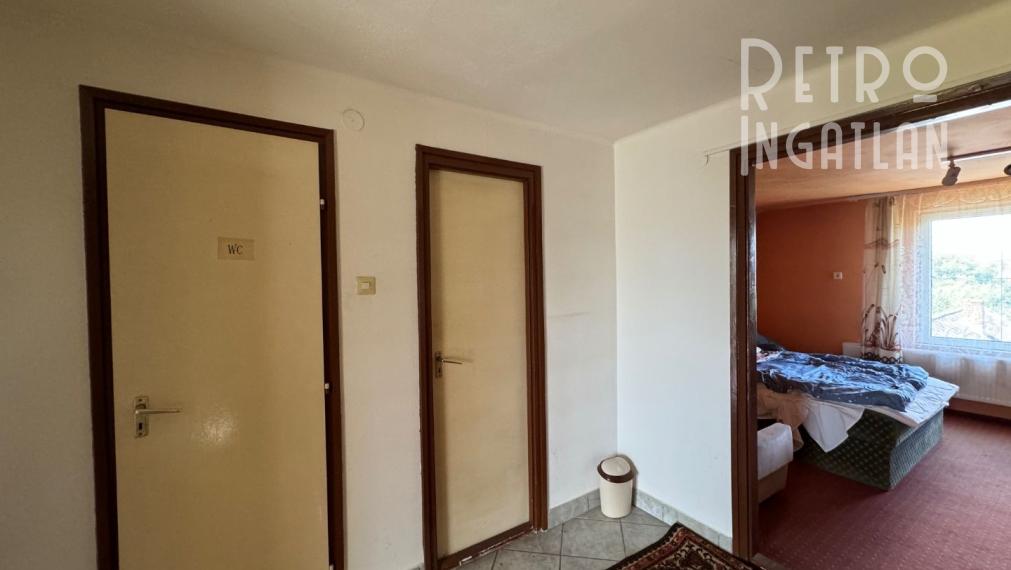 MAĎARSKO - MÉRA  5 IZBOVÝ POSCHODOVÝ RODINNÝ DOM S VEĽKÝM POZEMKOM 1080 M2.