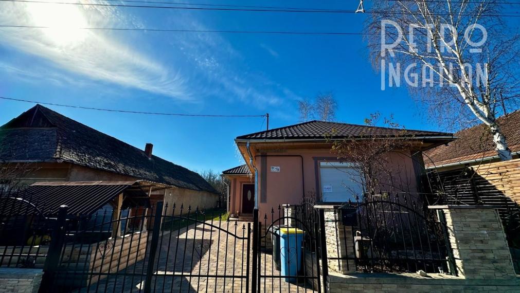 MAĎARSKO - MÁRTONYI - PEKNÝ KOMPLETNE ZREKONŠTRUOVANÝ 3 IZBOVÝ RD V KRÁSNEJ LOKALITE BLÍZKO JAZERA RAKACA