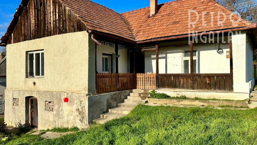 MAĎARSKO - RUDABÁNYA ROMANTICKÝ 2 IZBOVÝ RODINNÝ DOM V TICHEJ ULICI S POZEMKOM 1800 M2