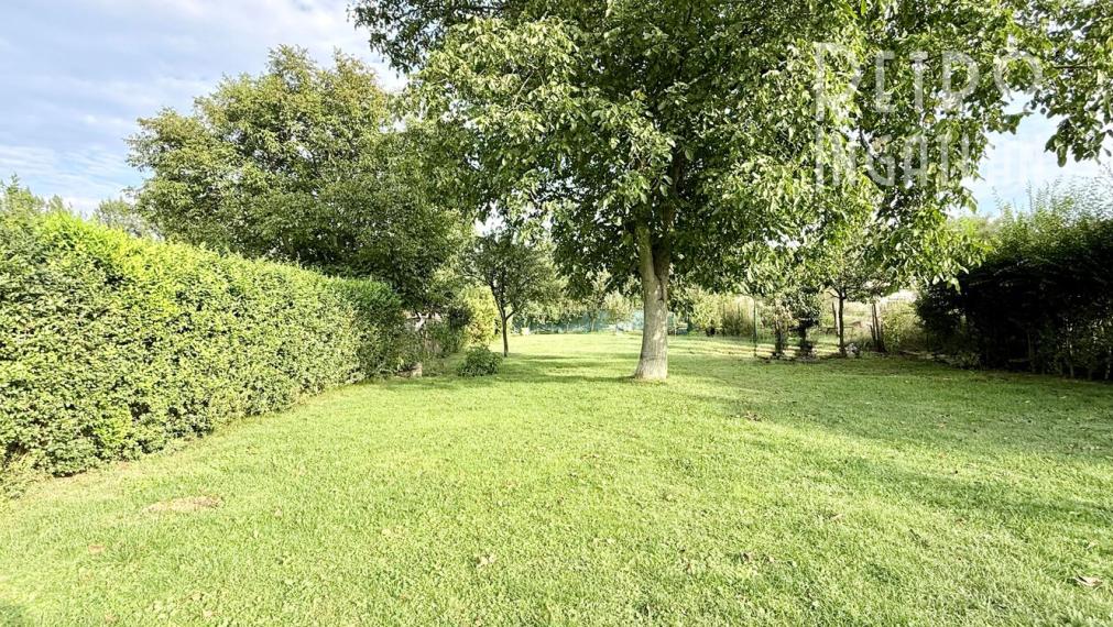 MAĎARSKO - TORNYOSNÉMETI STAVEBNÝ POZEMOK 600 M2 VŠETKY IS V DOSAHU.