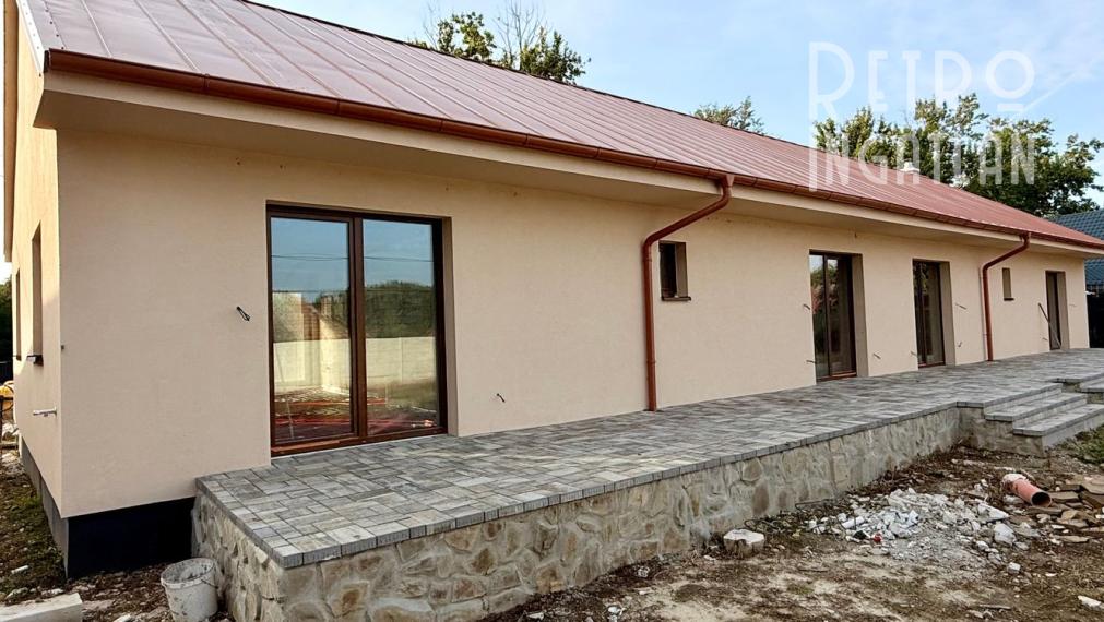 MAĎARSKO - TORNYOSNÉMETI NOVOSTAVBA 4 IZBOVÉHO RD 118 M2, POZEMOK 700M2