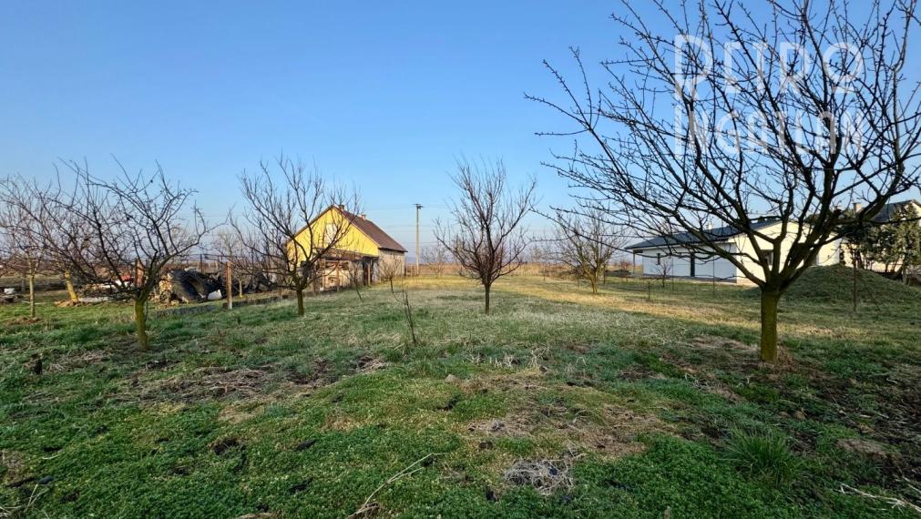 MAĎARSKO - GONC STAVEBNÝ POZEMOK 852 M2, IS NA HRANICI POZEMKU.