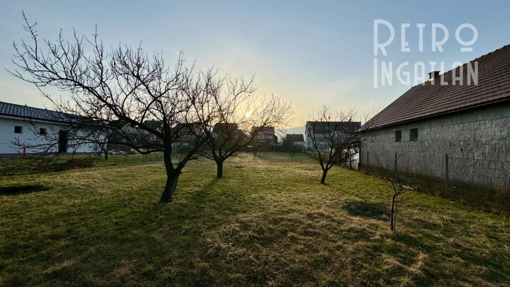 MAĎARSKO - GONC STAVEBNÝ POZEMOK 852 M2, IS NA HRANICI POZEMKU.