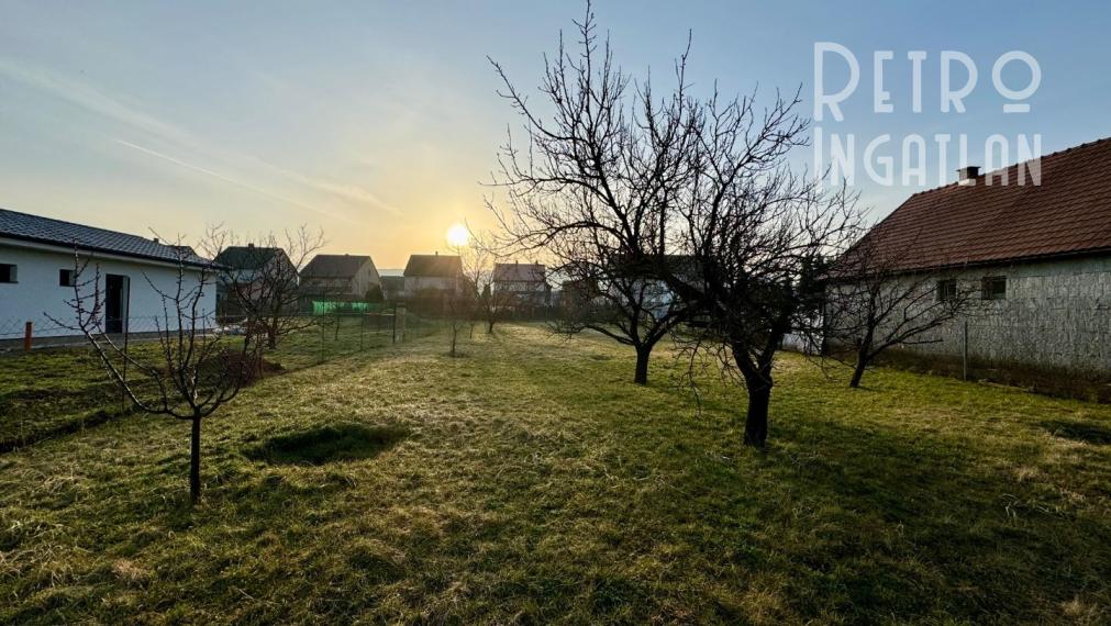 MAĎARSKO - GONC STAVEBNÝ POZEMOK 852 M2, IS NA HRANICI POZEMKU.