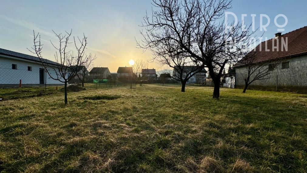 MAĎARSKO - GONC STAVEBNÝ POZEMOK 852 M2, IS NA HRANICI POZEMKU.