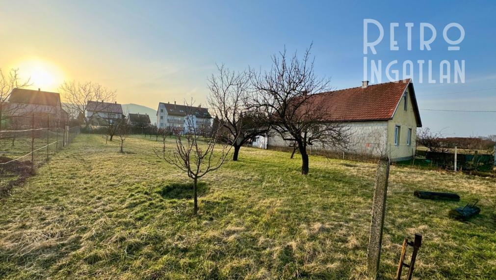 MAĎARSKO - GONC STAVEBNÝ POZEMOK 852 M2, IS NA HRANICI POZEMKU.