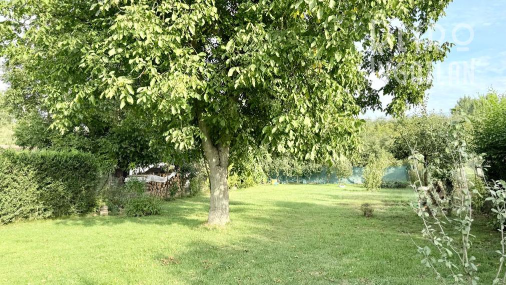 MAĎARSKO - TORNYOSNÉMETI STAVEBNÝ POZEMOK 600 M2 VŠETKY IS V DOSAHU.