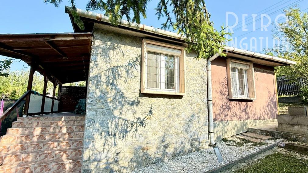 MAĎARSKO - JAZERO RAKACA - 4 IZBOVÁ CHATA, TERASA, VÍRIVKA.