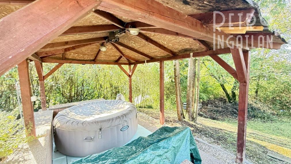 MAĎARSKO - JAZERO RAKACA - 4 IZBOVÁ CHATA, TERASA, VÍRIVKA.