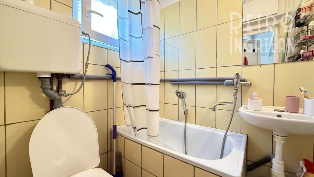 MAĎARSKO - JAZERO RAKACA - 4 IZBOVÁ CHATA, TERASA, VÍRIVKA.