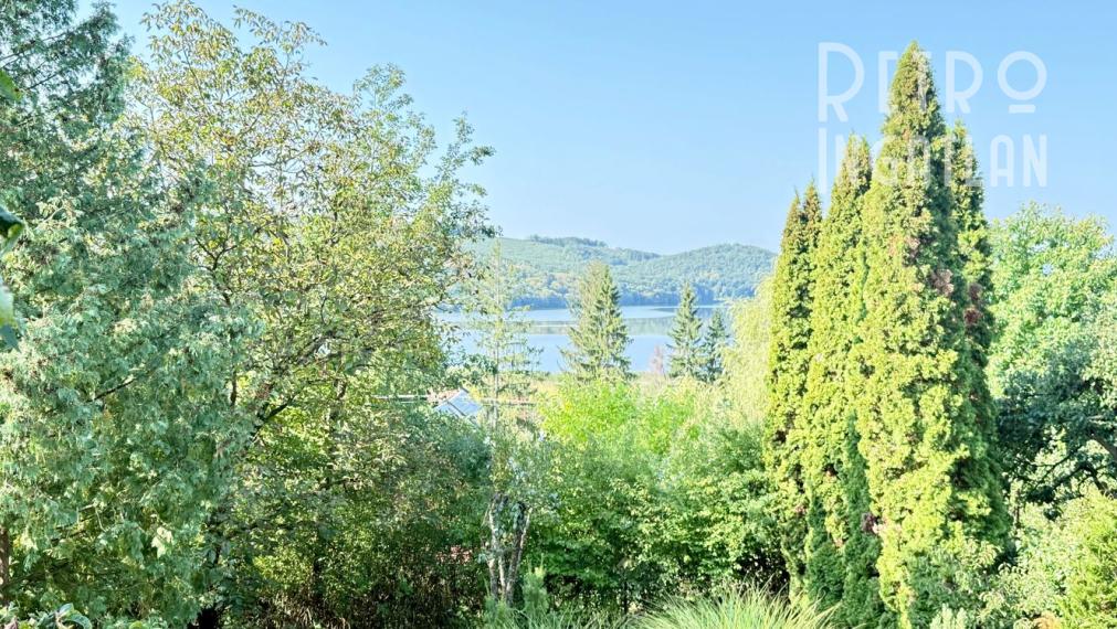 MAĎARSKO - JAZERO RAKACA - 4 IZBOVÁ CHATA, TERASA, VÍRIVKA.