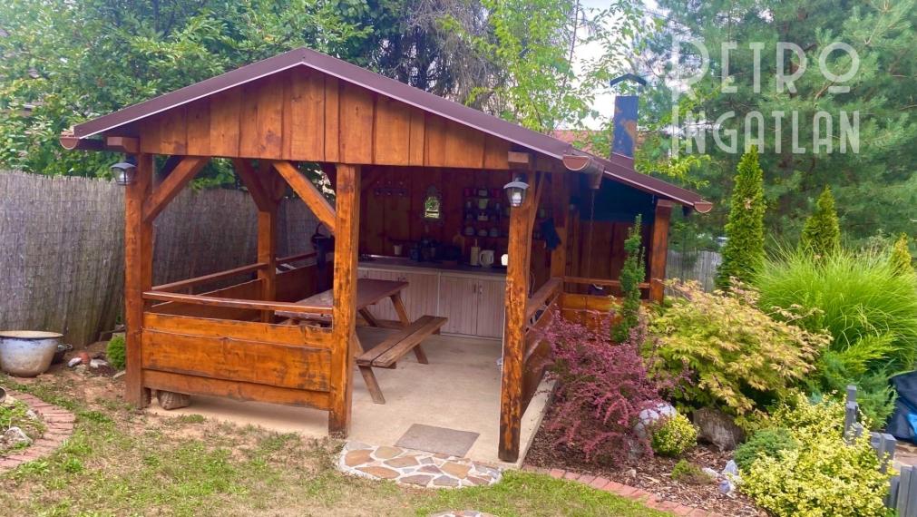 MAĎARSKO - LUXUSNÁ CHATA S LETNOU KUCHYŇOU A BAZÉNOM.