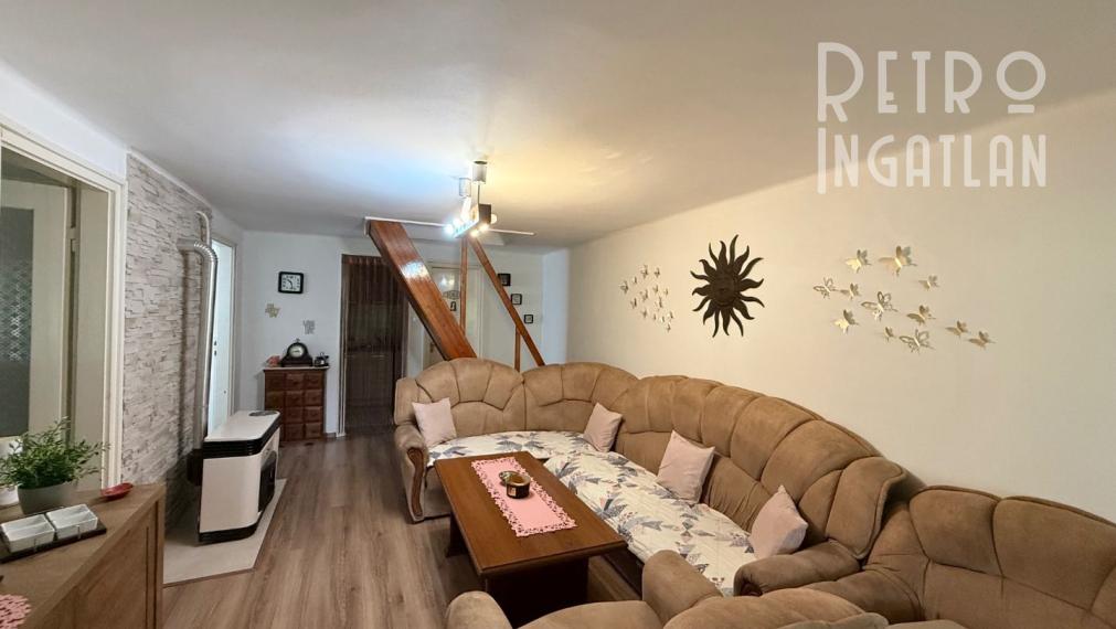 MAĎARSKO - JAZERO RAKACA - POSCHODOVÁ 5 IZBOVÁ CHATA, TERASA, BAZÉN, GARÁŽ.