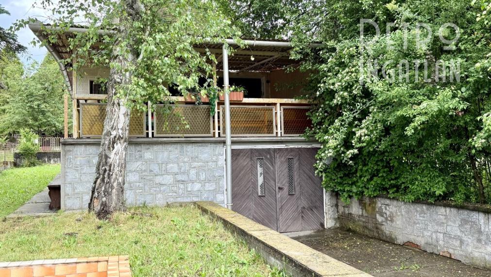 MAĎARSKO - JAZERO RAKACA - POSCHODOVÁ 5 IZBOVÁ CHATA, TERASA, BAZÉN, GARÁŽ.