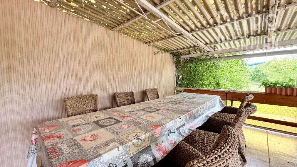 MAĎARSKO - JAZERO RAKACA - POSCHODOVÁ 5 IZBOVÁ CHATA, TERASA, BAZÉN, GARÁŽ.