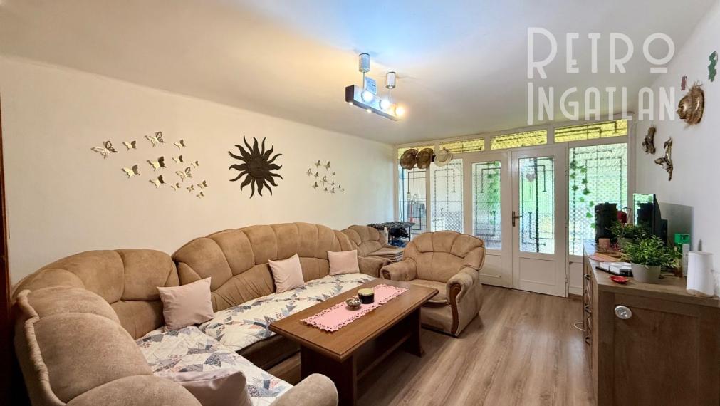 MAĎARSKO - JAZERO RAKACA - POSCHODOVÁ 5 IZBOVÁ CHATA, TERASA, BAZÉN, GARÁŽ.