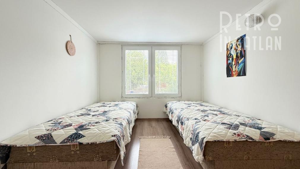 MAĎARSKO - JAZERO RAKACA - POSCHODOVÁ 5 IZBOVÁ CHATA, TERASA, BAZÉN, GARÁŽ.