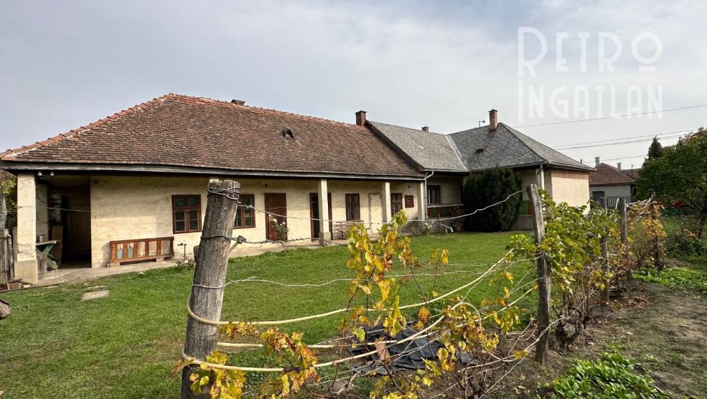 MAĎARSKO - ENCS SUPER DVOJGENERAČNÝ DOM  S ROZLOHOU 120 M2 + 120 M2