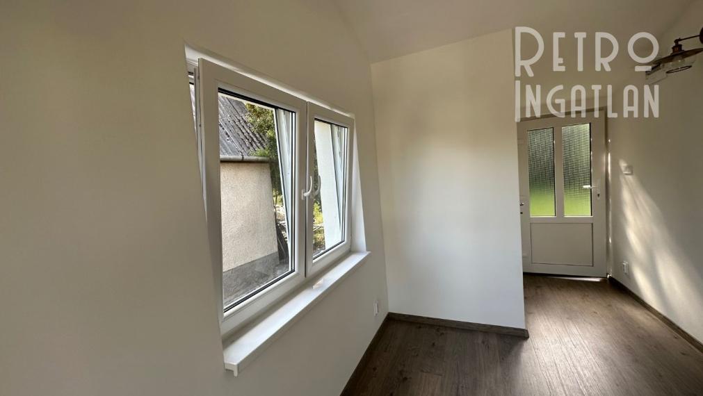 NOVÁ CENA - MAĎARSKO - JAZERO RAKACA - POSCHODOVÁ 3 IZBOVÁ CHATA, KUCHYŇA, PRI JAZERE S TERASOU.