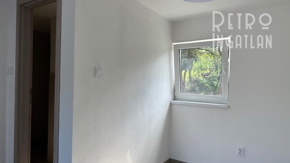 NOVÁ CENA - MAĎARSKO - JAZERO RAKACA - MUROVANÁ CHATA - PRI JAZERE S TERASOU.