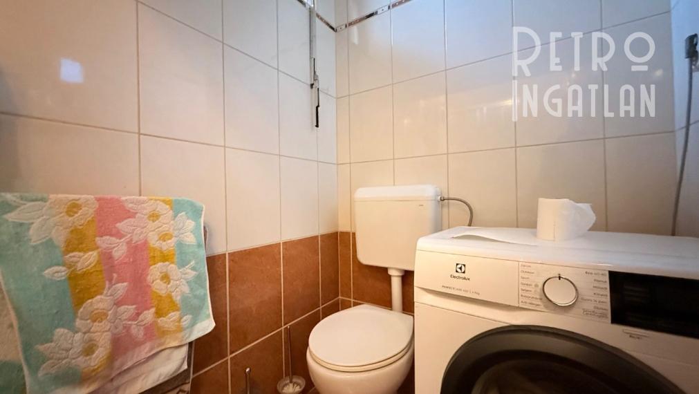 MAĎARSKO - ENCS - 3 IZBOVÝ RODINNÝ DOM S TERASOU, DVOJGARÁŽ, VÝBORNÝ STAV, S PEKNOU UDRŽIAVANOU ZÁHRADOU.