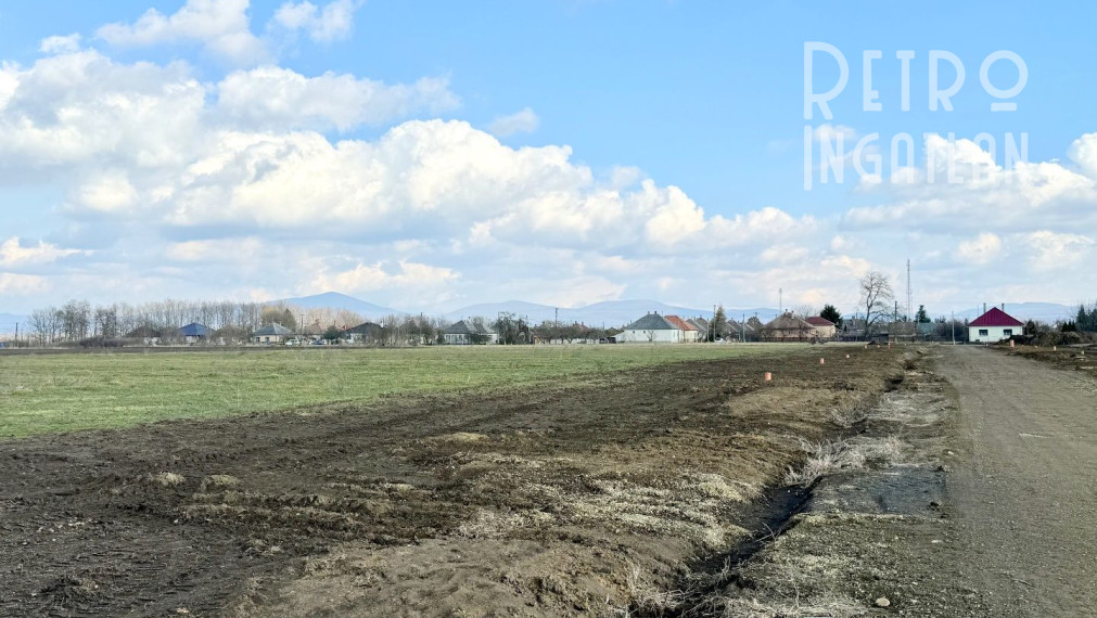 MAĎARSKO - ENCS STAVEBNÝ POZEMOK  1.000 M2, VŠETKY IS.