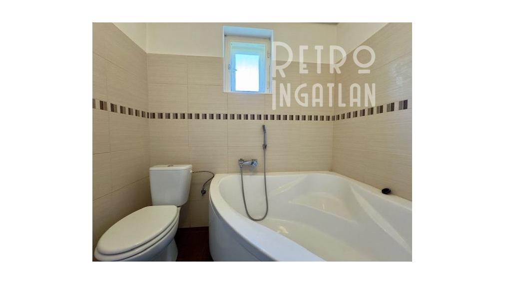 MAĎARSKO - PERKUPA 5 IZBOVÝ POSCHODOVÝ DOM PO REKONŠTRUKCII.