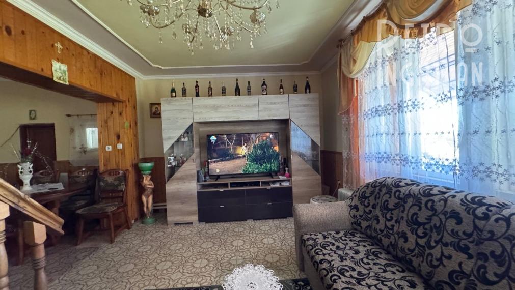 MAĎARSKO - ENCS  5 IZBOVÝ POSCHODOVÝ DOM + 2 IZBOVÝ DOM, ZÁHRADA.