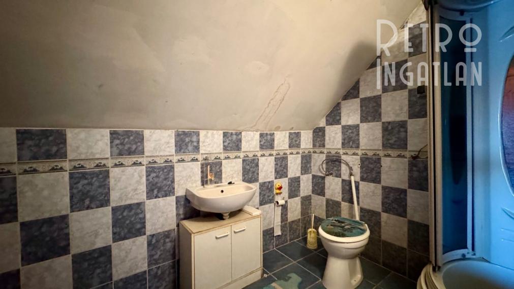 MAĎARSKO - ENCS  5 IZBOVÝ POSCHODOVÝ DOM + 2 IZBOVÝ DOM, ZÁHRADA.