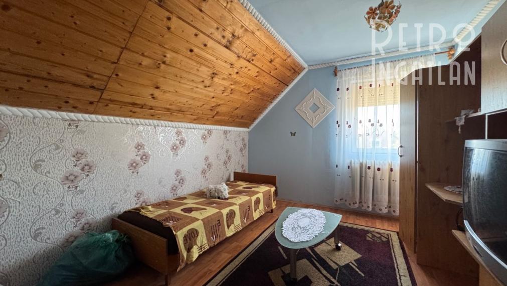 MAĎARSKO - ENCS  5 IZBOVÝ POSCHODOVÝ DOM + 2 IZBOVÝ DOM, ZÁHRADA.