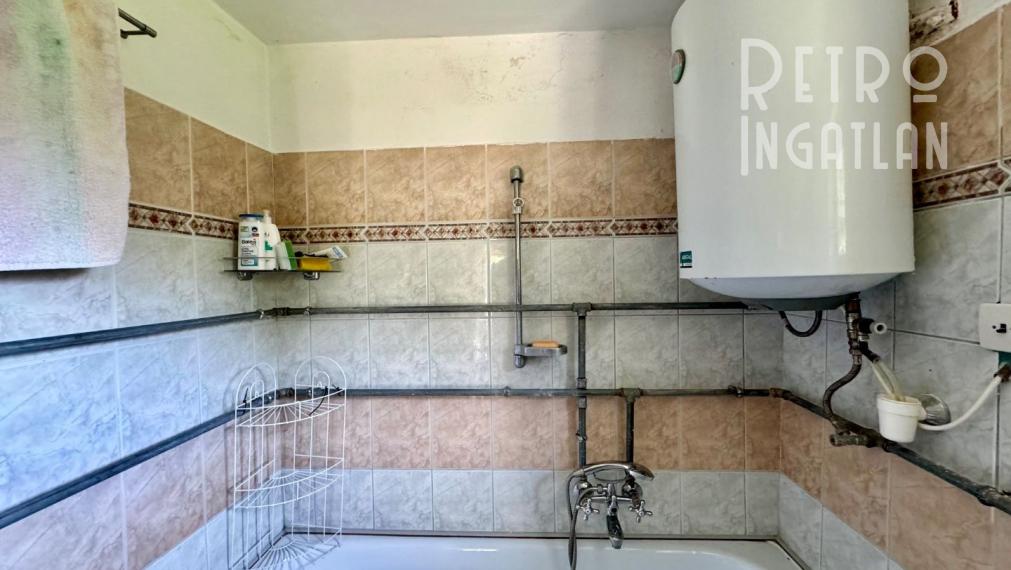 MAĎARSKO - TERESZTENYE  2 IZBOVÝ  RODINNÝ DOM S LETNOU KUCHYŇOU NA POZEMKU 2552 M2