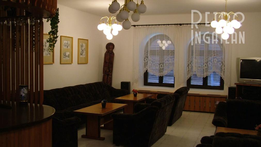 MAĎARSKO - GONC 13 IZBOVÝ OBYTNÝ OBJEKT NA BÝVANIE, PODNIKANIE