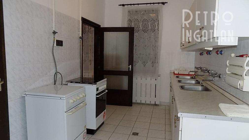 MAĎARSKO - GONC 13 IZBOVÝ OBYTNÝ OBJEKT NA BÝVANIE, PODNIKANIE