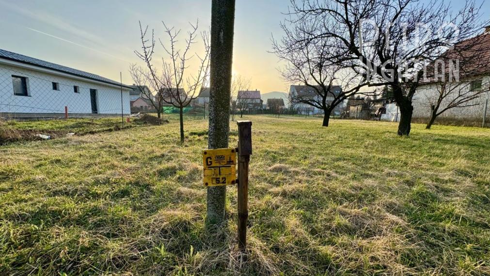 MAĎARSKO - GONC STAVEBNÝ POZEMOK 852 M2, IS NA HRANICI POZEMKU.