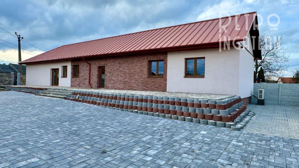 MAĎARSKO - HIDASNÉMETI - NOVOSTAVBA 4 IZBOVÝ RD 161 M2, TERASA 105 M2, PIVNICA, POZEMOK 1039 M2.