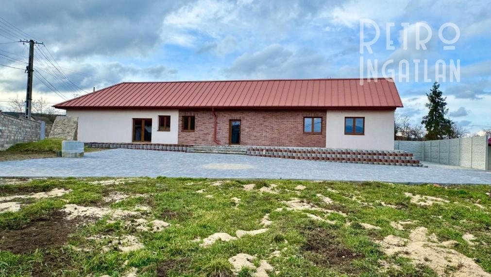MAĎARSKO - HIDASNÉMETI - NOVOSTAVBA 4 IZBOVÝ RD 161 M2, TERASA 105 M2, PIVNICA, POZEMOK 1039 M2.