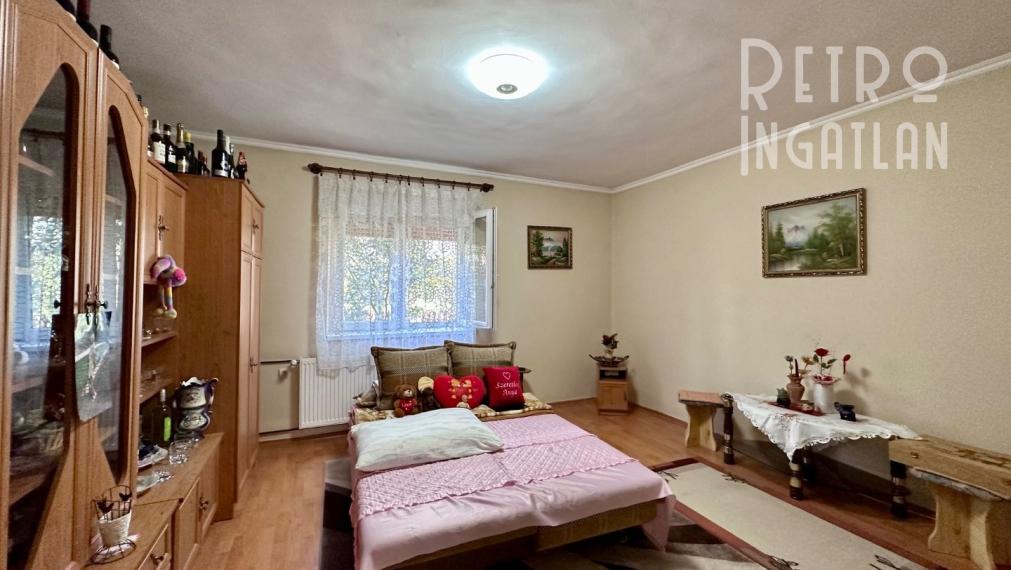 MAĎARSKO - SZENDRO  4 IZBOVÝ RODINNÝ DOM NA KĽUDNOM MIESTE