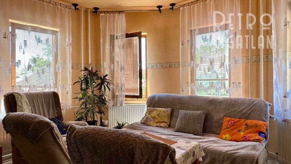 MAĎARSKO - SZENDRO PEKNÝ 5 IZBOVÝ RODINNÝ DOM S 2 BYTOVÝMI JEDNOTKAMI, S TERASOU A GARÁŽOU