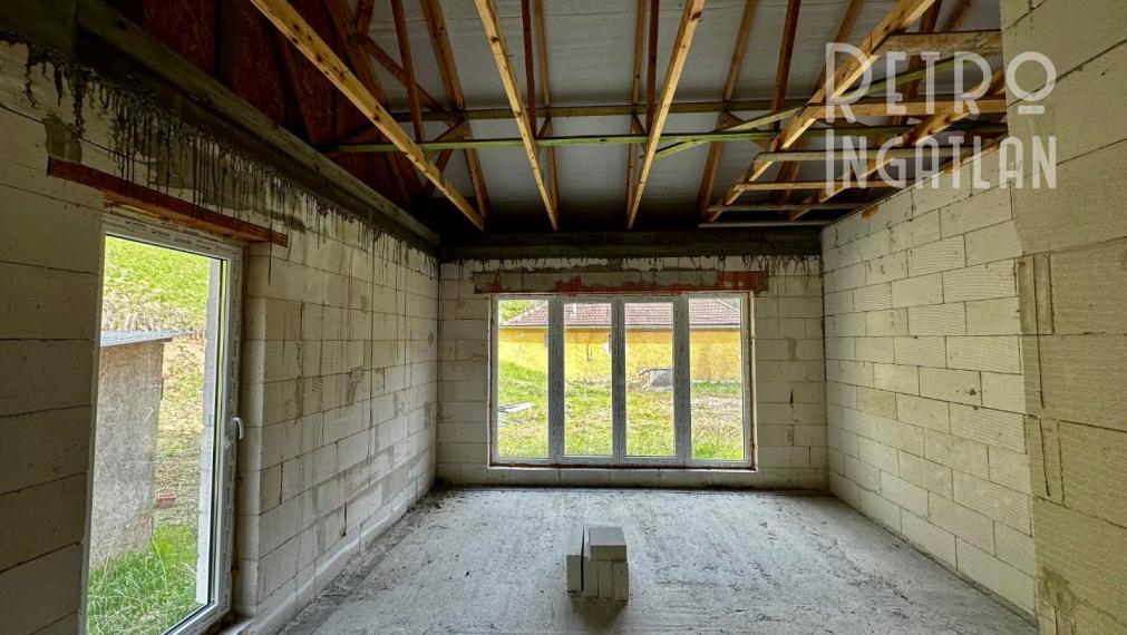 MAĎARSKO - HOLLOHÁZA NOVOSTAVBA 3 IZBOVÉHO RD - SUPER PROSTREDIE S VÝHĽADOM NA OKOLITÉ LESY.