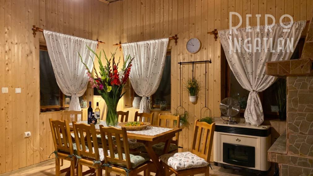 SZALONNA KOMPLETNE ZARIADENÁ 4 IZBOVÁ CHATA PRI JAZERE RAKACA.