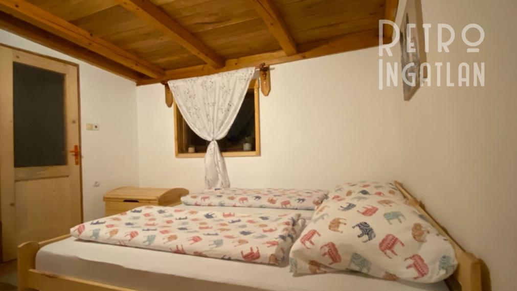 SZALONNA KOMPLETNE ZARIADENÁ 4 IZBOVÁ CHATA PRI JAZERE RAKACA.