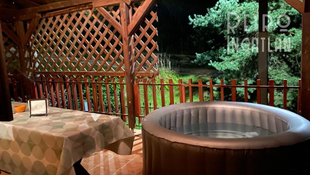 SZALONNA KOMPLETNE ZARIADENÁ 4 IZBOVÁ CHATA PRI JAZERE RAKACA.